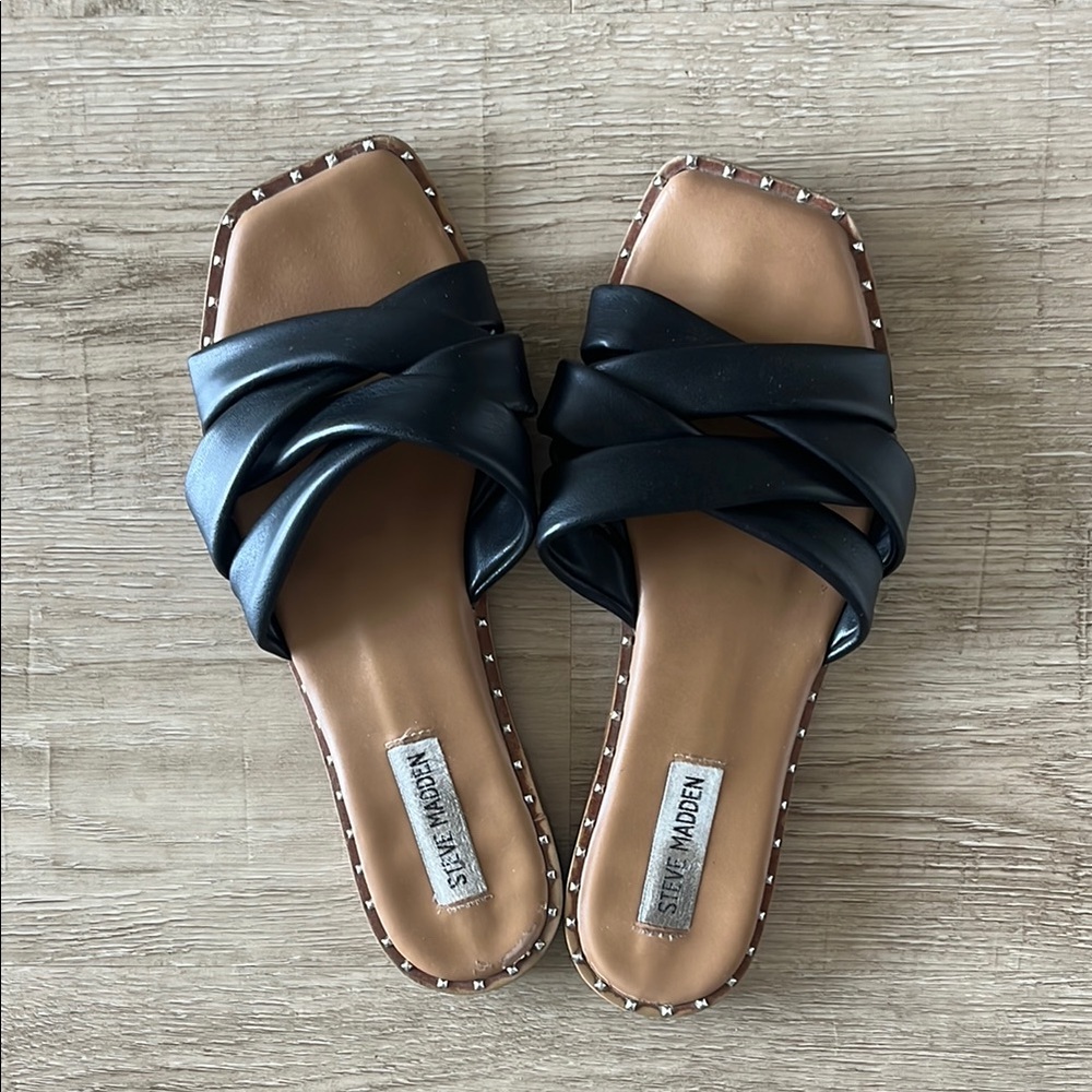 Steve Madden Black and Tan Slide Sandals with Twisted Straps